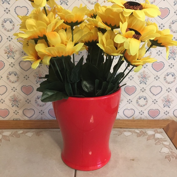 NWOT Pretty Red Vase/Storage Container - Picture 3 of 6